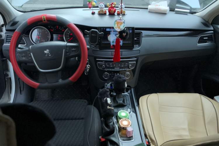 Used Peugeot 508 2013 2.0L 2nd Anniversary Edition with Automatic Sunroof – Classic Version Center Console