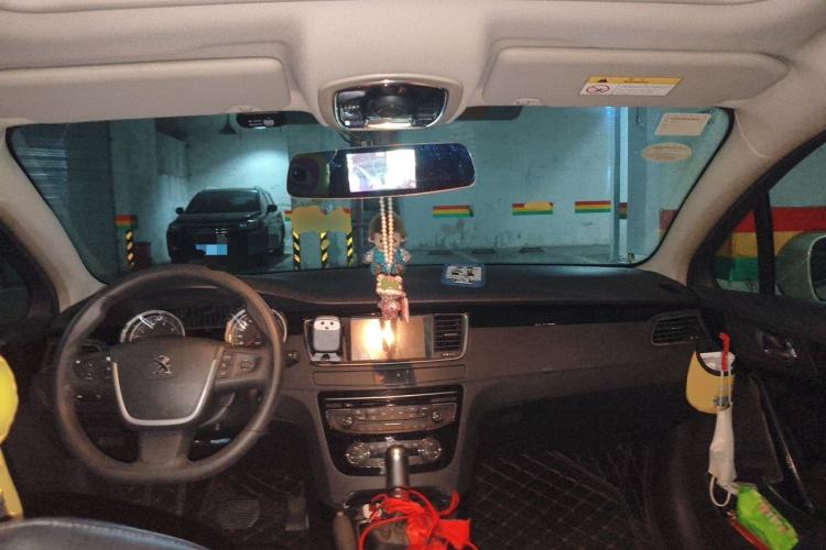 Used Peugeot 508 2013 2.0L 2nd Anniversary Edition with Automatic Sunroof – Classic Version Center Console