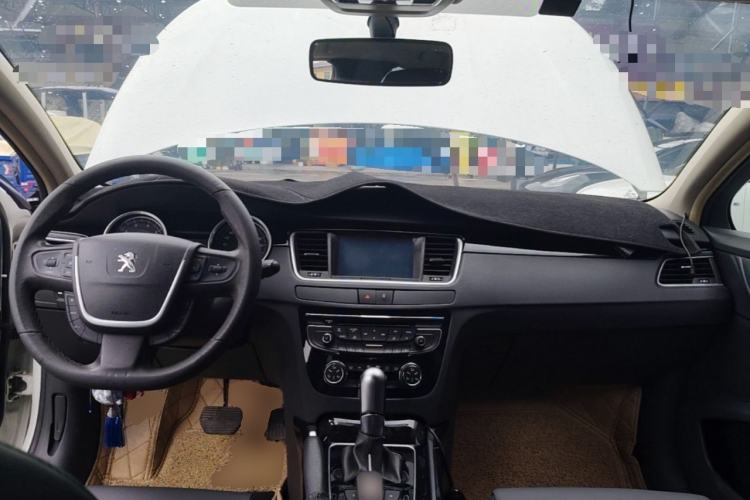 Used Peugeot 508 2013 2.0L 2nd Anniversary Edition with Automatic Sunroof – Classic Version Center Console