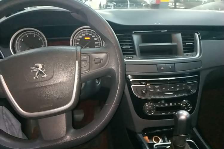 Used Peugeot 508 2013 2.0L 2nd Anniversary Edition with Automatic Sunroof – Classic Version Center Console