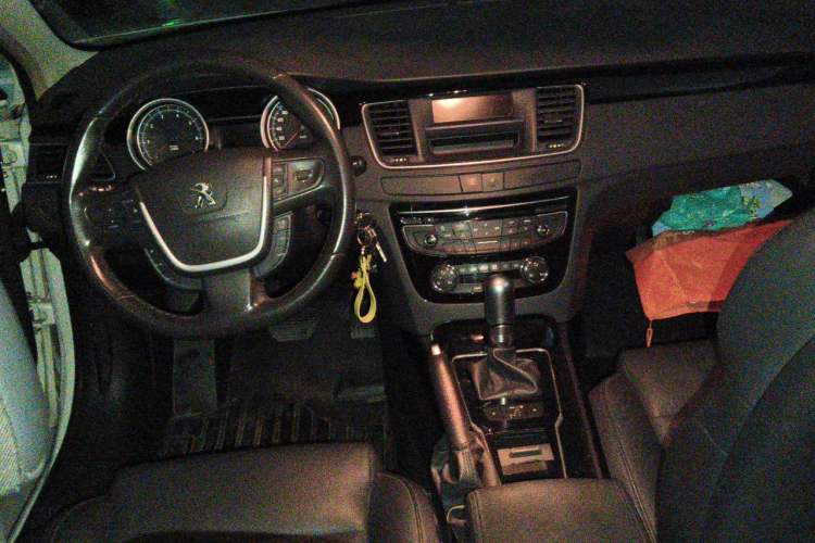 Used Peugeot 508 2013 2.0L 2nd Anniversary Edition with Automatic Sunroof – Classic Version Center Console
