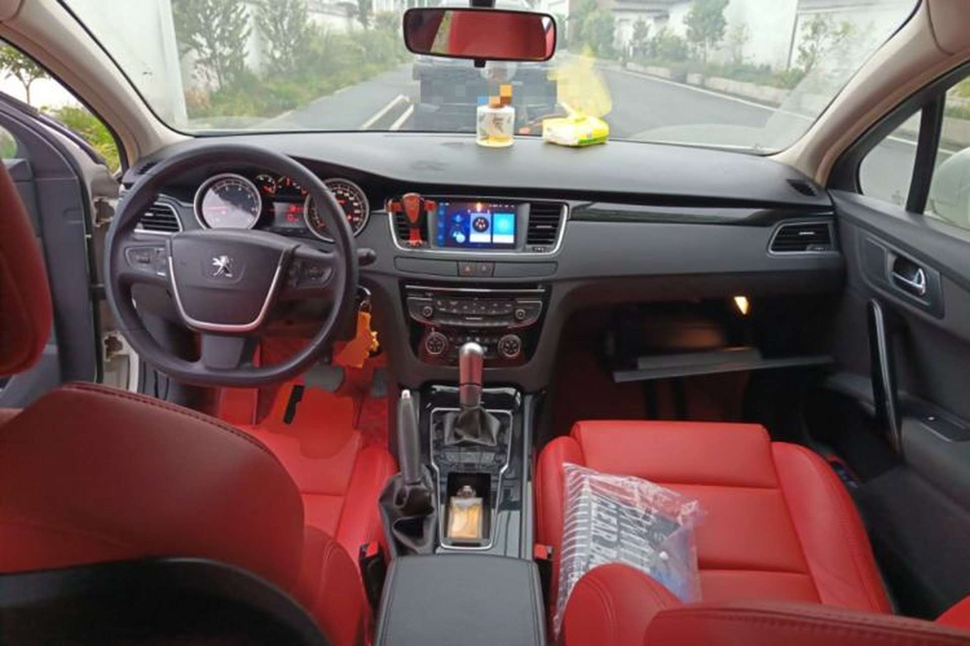 Used Peugeot 508 2013 2.0L 2nd Anniversary Edition with Automatic Sunroof – Classic Version Center Console