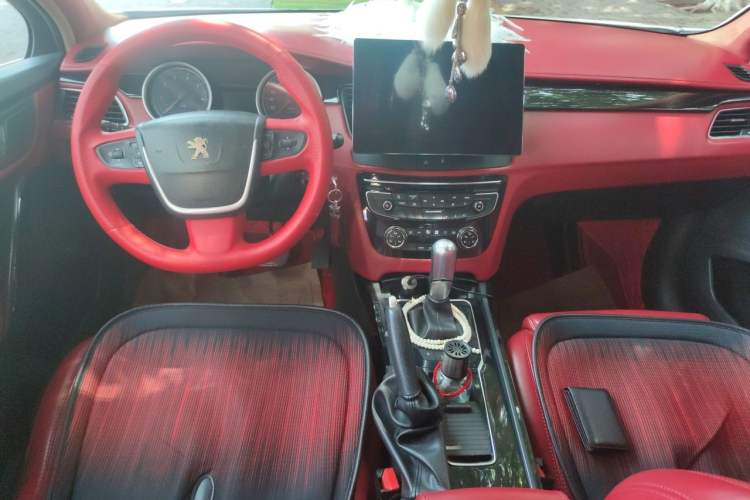 Used Peugeot 508 2013 2.0L 2nd Anniversary Edition with Automatic Sunroof – Classic Version Center Console