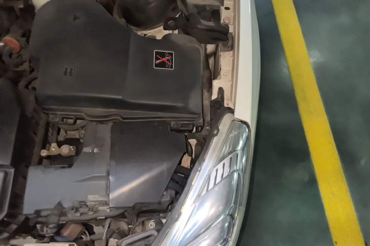 Used Peugeot 508 2013 2.0L 2nd Anniversary Edition with Automatic Sunroof – Classic Version Engine Bay Left