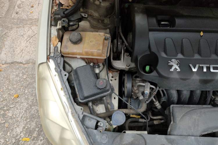 Used Peugeot 508 2013 2.3L Roland Garros Edition Engine Bay Right