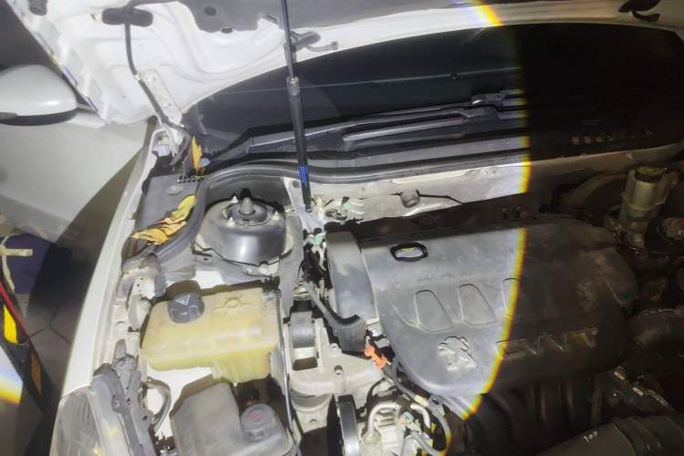 Used Peugeot 508 2013 2.0L 2nd Anniversary Edition with Automatic Sunroof – Classic Version Engine Bay Right