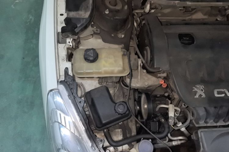 Used Peugeot 508 2013 2.0L 2nd Anniversary Edition with Automatic Sunroof – Classic Version Engine Bay Right