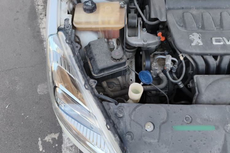 Used Peugeot 508 2013 2.0L 2nd Anniversary Edition with Automatic Sunroof – Classic Version Engine Bay Right