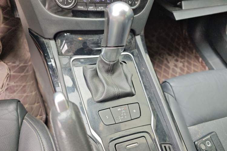 Used Peugeot 508 2013 2.0L 2nd Anniversary Edition Automatic Smart Enjoyment Version Gear Lever