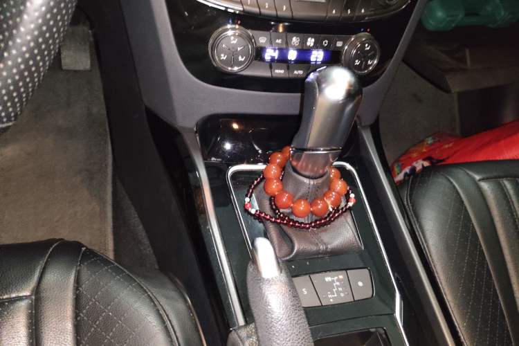 Used Peugeot 508 2013 2.0L 2nd Anniversary Edition with Automatic Sunroof – Classic Version Gear Lever