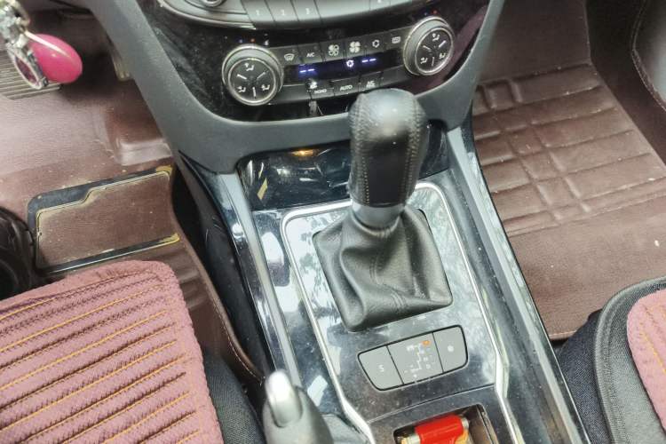 Used Peugeot 508 2013 2.0L 2nd Anniversary Edition with Automatic Sunroof – Classic Version Gear Lever