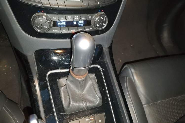 Used Peugeot 508 2013 2.0L 2nd Anniversary Edition Automatic Smart Enjoyment Version Gear Lever
