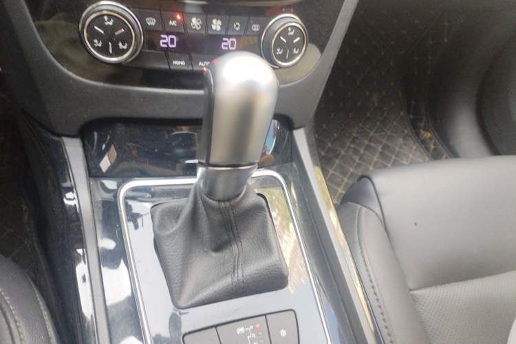 Used Peugeot 508 2013 2.0L 2nd Anniversary Edition with Automatic Sunroof – Classic Version Gear Lever