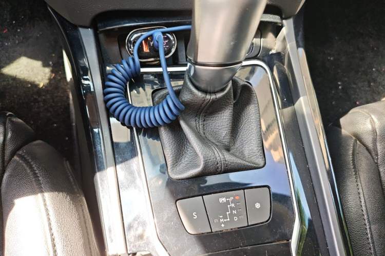 Used Peugeot 508 2013 2.0L 2nd Anniversary Edition with Automatic Sunroof – Classic Version Gear Lever