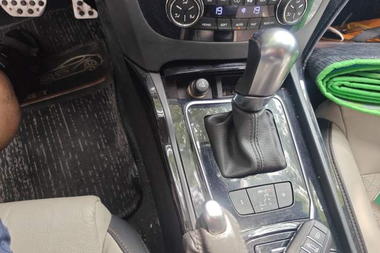 Used Peugeot 508 2013 2.3L Roland Garros Edition Gear Lever