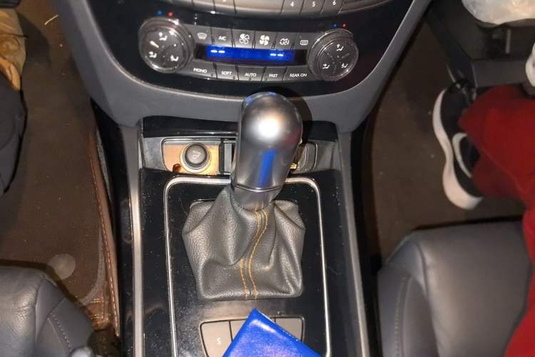 Used Peugeot 508 2013 2.3L Roland Garros Edition Gear Lever
