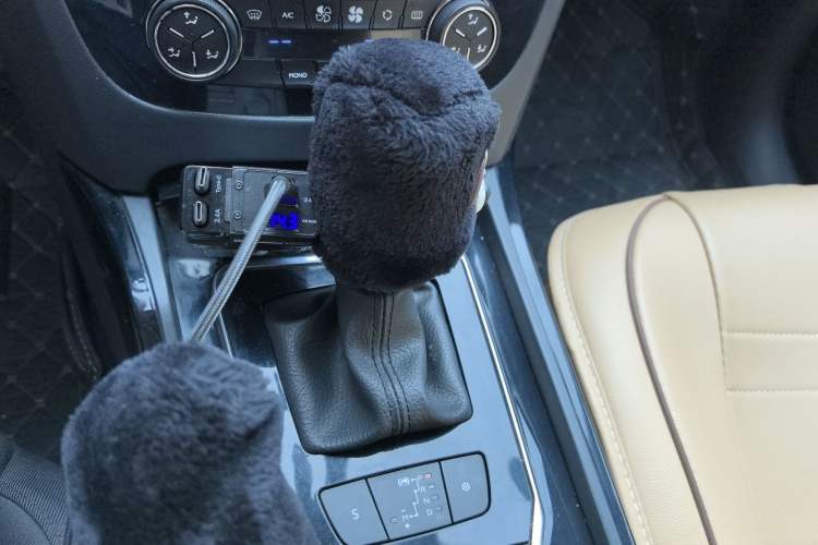 Used Peugeot 508 2013 2.0L 2nd Anniversary Edition with Automatic Sunroof – Classic Version Gear Lever