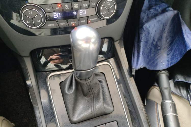 Used Peugeot 508 2013 2.3L Roland Garros Edition Gear Lever