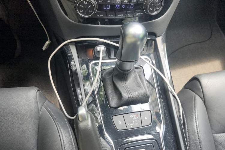 Used Peugeot 508 2013 2.0L 2nd Anniversary Edition Automatic Smart Enjoyment Version Gear Lever