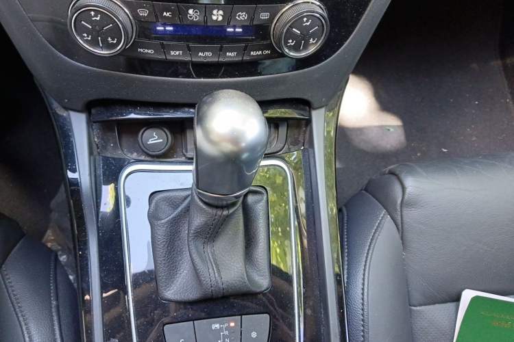 Used Peugeot 508 2013 2.3L Roland Garros Edition Gear Lever