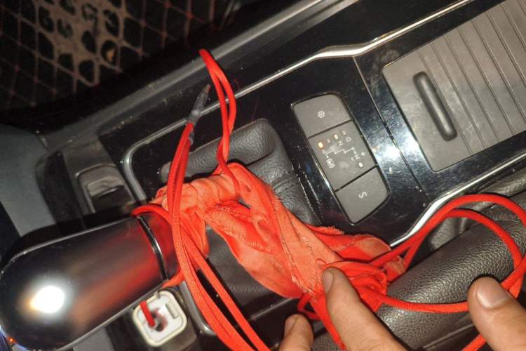 Used Peugeot 508 2013 2.0L 2nd Anniversary Edition with Automatic Sunroof – Classic Version Gear Lever