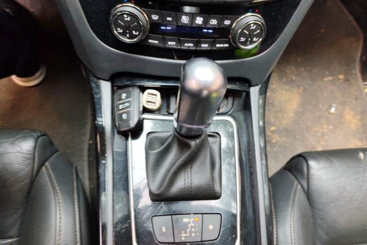 Used Peugeot 508 2013 2.3L Roland Garros Edition Gear Lever