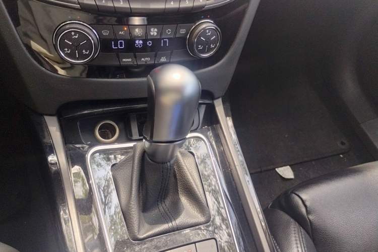 Used Peugeot 508 2013 2.0L 2nd Anniversary Edition with Automatic Sunroof – Classic Version Gear Lever