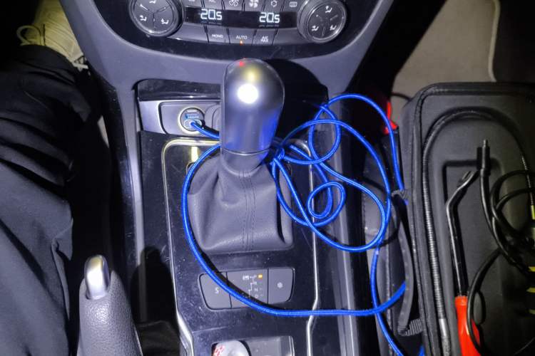 Used Peugeot 508 2013 2.0L 2nd Anniversary Edition with Automatic Sunroof – Classic Version Gear Lever