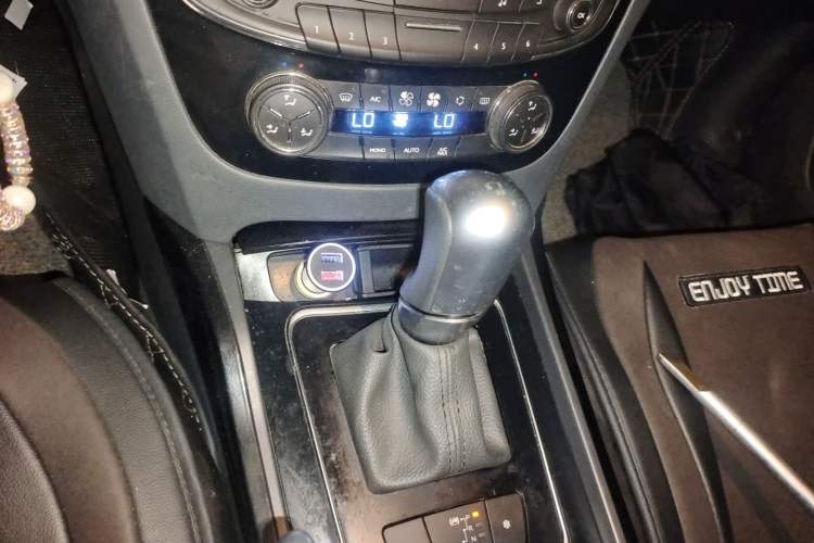 Used Peugeot 508 2013 2.0L 2nd Anniversary Edition with Automatic Sunroof – Classic Version Gear Lever