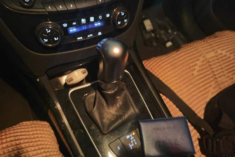 Used Peugeot 508 2013 2.0L 2nd Anniversary Edition with Automatic Sunroof – Classic Version Gear Lever