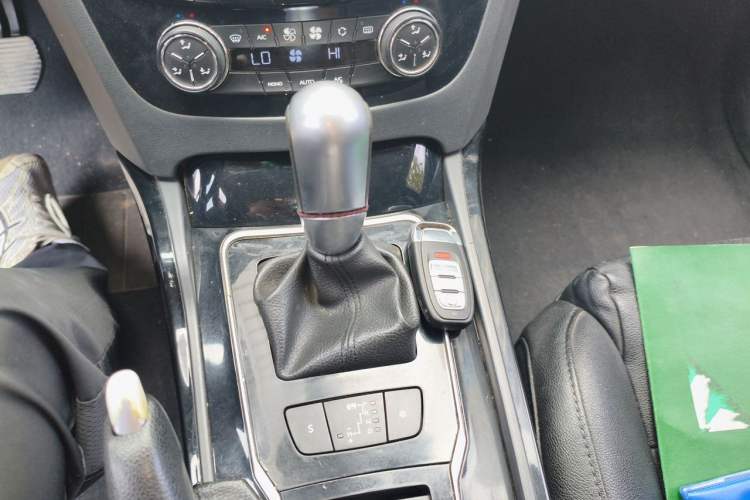 Used Peugeot 508 2013 2.0L 2nd Anniversary Edition with Automatic Sunroof – Classic Version Gear Lever