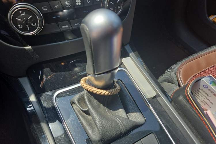 Used Peugeot 508 2013 2.0L 2nd Anniversary Edition with Automatic Sunroof – Classic Version Gear Lever