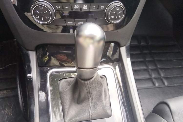 Used Peugeot 508 2013 2.0L 2nd Anniversary Edition with Automatic Sunroof – Classic Version Gear Lever