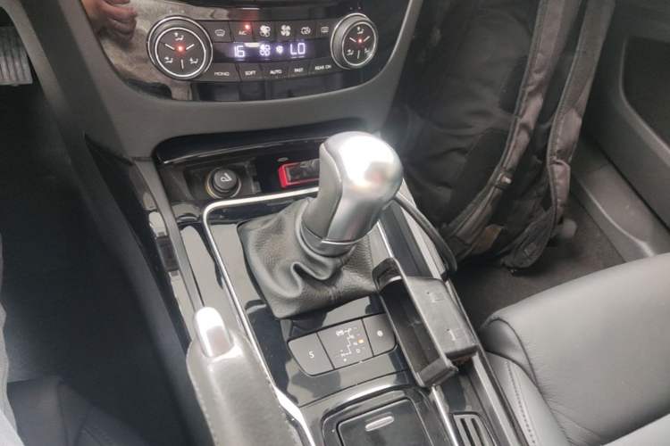 Used Peugeot 508 2013 2.0L 2nd Anniversary Edition Automatic Smart Enjoyment Version Gear Lever
