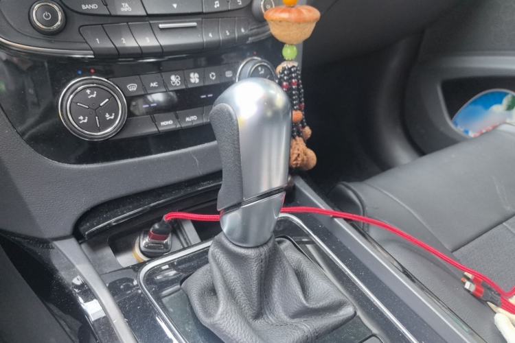 Used Peugeot 508 2013 2.0L 2nd Anniversary Edition with Automatic Sunroof – Classic Version Gear Lever
