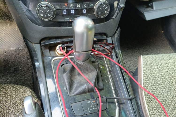 Used Peugeot 508 2013 2.0L 2nd Anniversary Edition with Automatic Sunroof – Classic Version Gear Lever