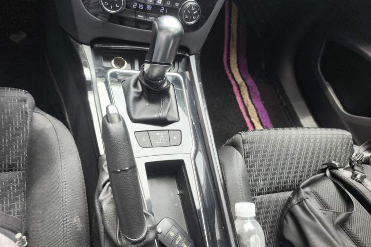 Used Peugeot 508 2013 2.0L 2nd Anniversary Edition with Automatic Sunroof – Classic Version Gear Lever