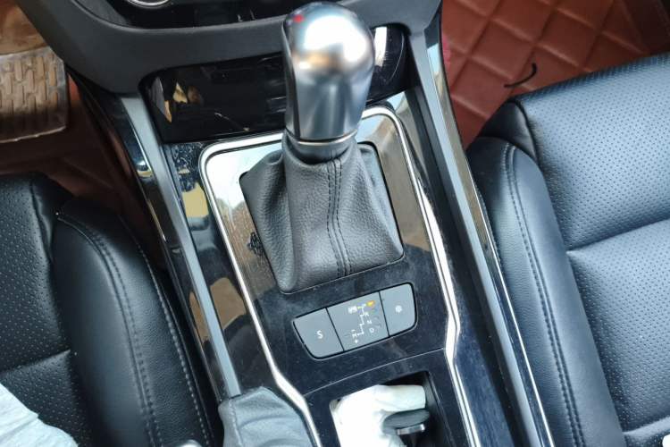Used Peugeot 508 2013 2.0L 2nd Anniversary Edition with Automatic Sunroof – Classic Version Gear Lever