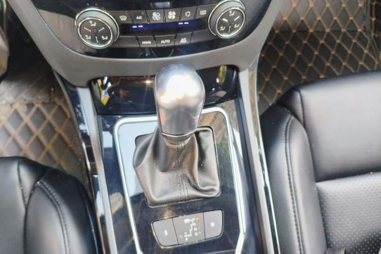 Used Peugeot 508 2013 2.0L 2nd Anniversary Edition with Automatic Sunroof – Classic Version Gear Lever