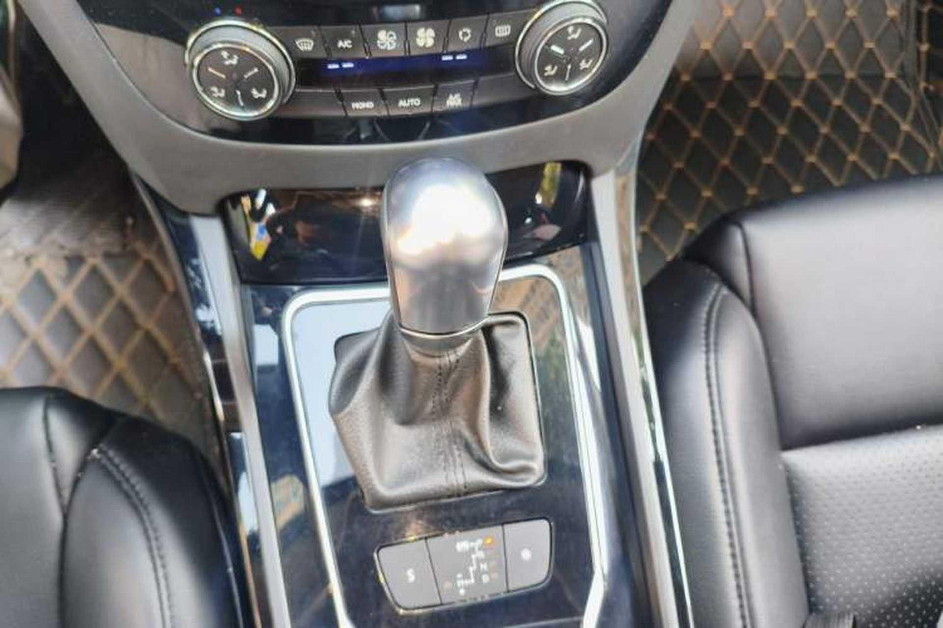 Used Peugeot 508 2013 2.0L 2nd Anniversary Edition with Automatic Sunroof – Classic Version Gear Lever