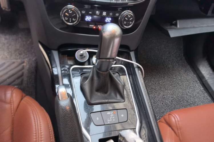 Used Peugeot 508 2013 2.0L 2nd Anniversary Edition with Automatic Sunroof – Classic Version Gear Lever