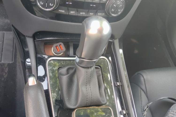 Used Peugeot 508 2013 2.0L 2nd Anniversary Edition Automatic Smart Enjoyment Version Gear Lever