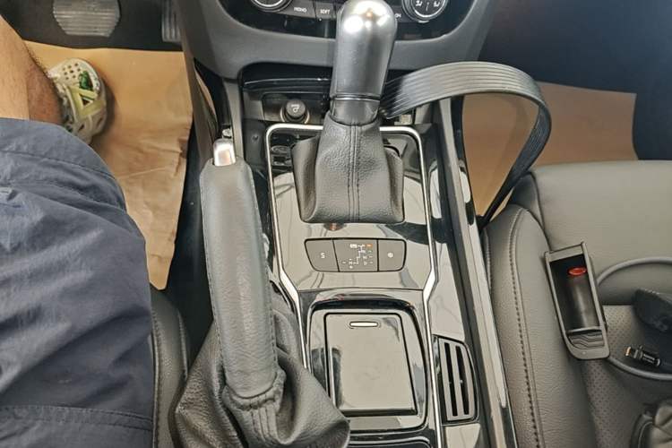 Used Peugeot 508 2013 2.0L 2nd Anniversary Edition Automatic Smart Enjoyment Version Gear Lever