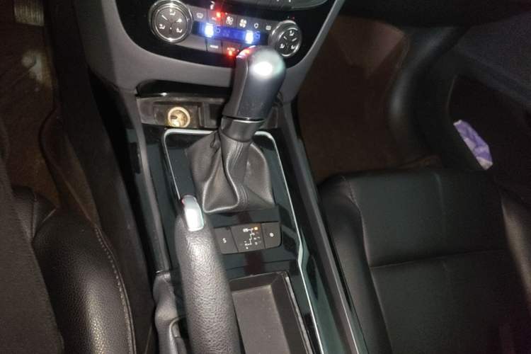 Used Peugeot 508 2013 2.0L 2nd Anniversary Edition with Automatic Sunroof – Classic Version Gear Lever