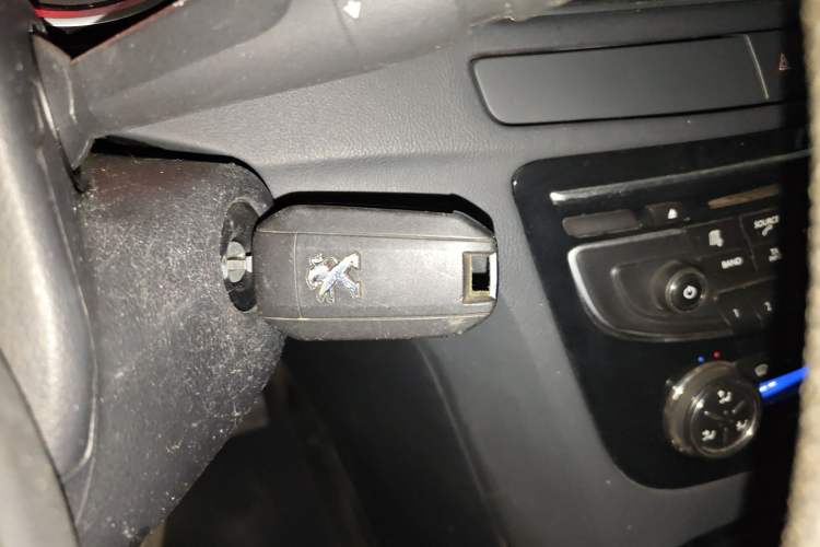 Used Peugeot 508 2013 2.0L 2nd Anniversary Edition with Automatic Sunroof – Classic Version Interior 1
