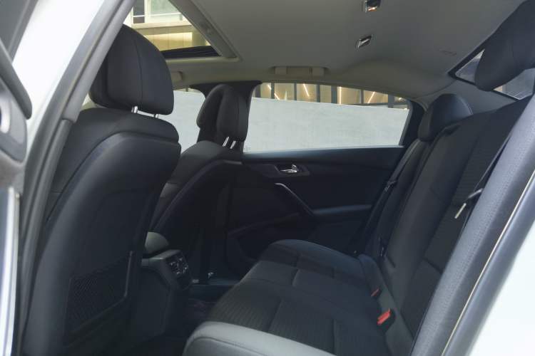Used Peugeot 508 2013 2.0L 2nd Anniversary Edition with Automatic Sunroof – Classic Version Interior 3