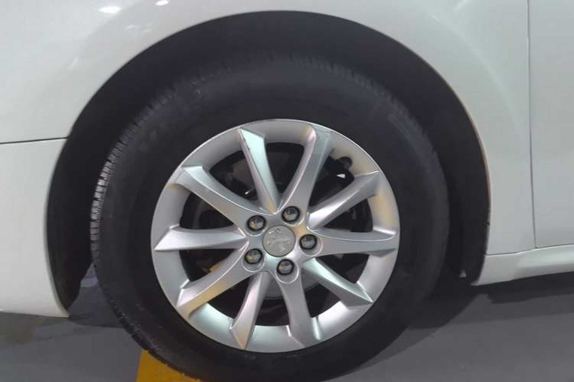 Used Peugeot 508 2013 2.0L 2nd Anniversary Edition with Automatic Sunroof – Classic Version Left Front Wheel Hub
