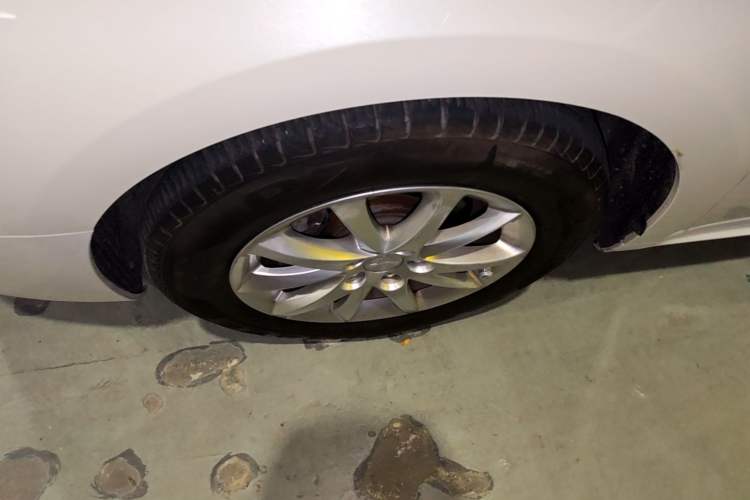 Used Peugeot 508 2013 2.0L 2nd Anniversary Edition with Automatic Sunroof – Classic Version Left Front Wheel Hub