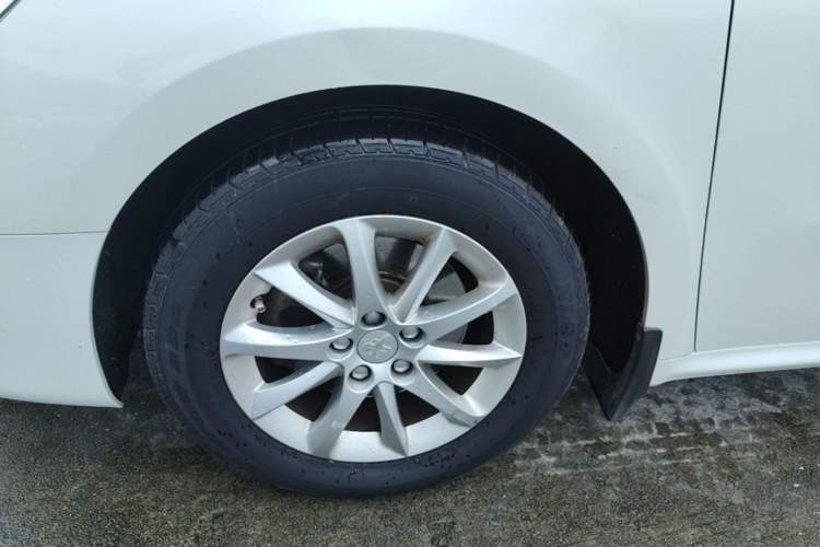Used Peugeot 508 2013 2.0L 2nd Anniversary Edition with Automatic Sunroof – Classic Version Left Front Wheel Hub
