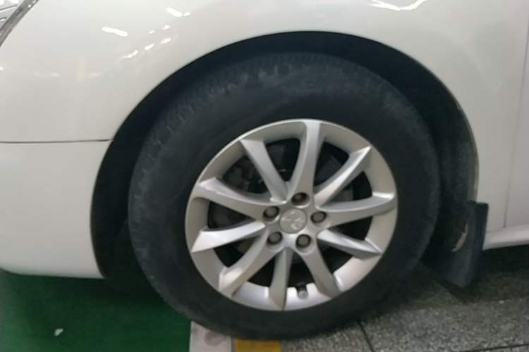 Used Peugeot 508 2013 2.0L 2nd Anniversary Edition with Automatic Sunroof – Classic Version Left Front Wheel Hub